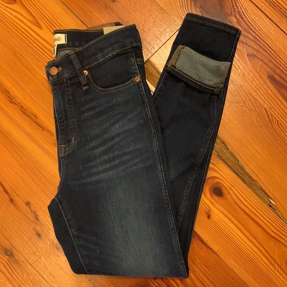 16. Madewell 10” High Rise Skinny Jeans in Hayes Wash - Picture 8 of 16